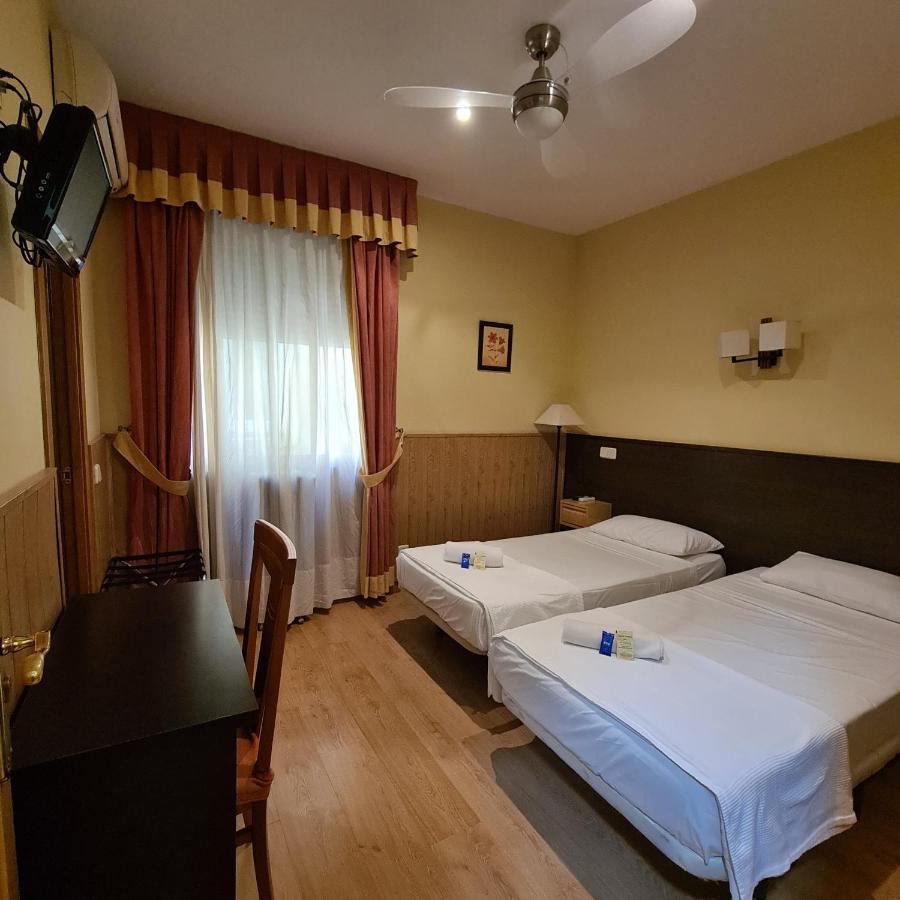 Hostal Oporto Madrid Extérieur photo