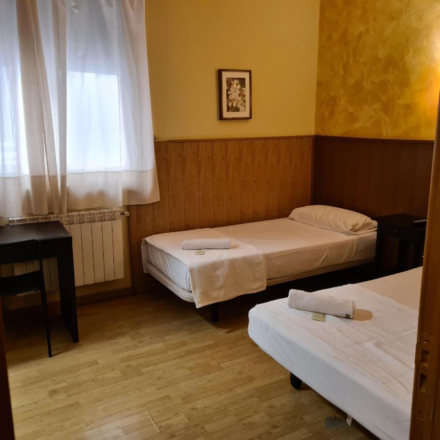 Hostal Oporto Madrid Extérieur photo