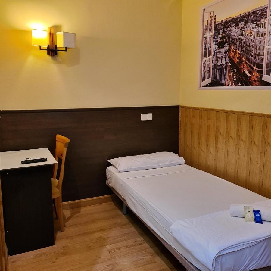 Hostal Oporto Madrid Extérieur photo