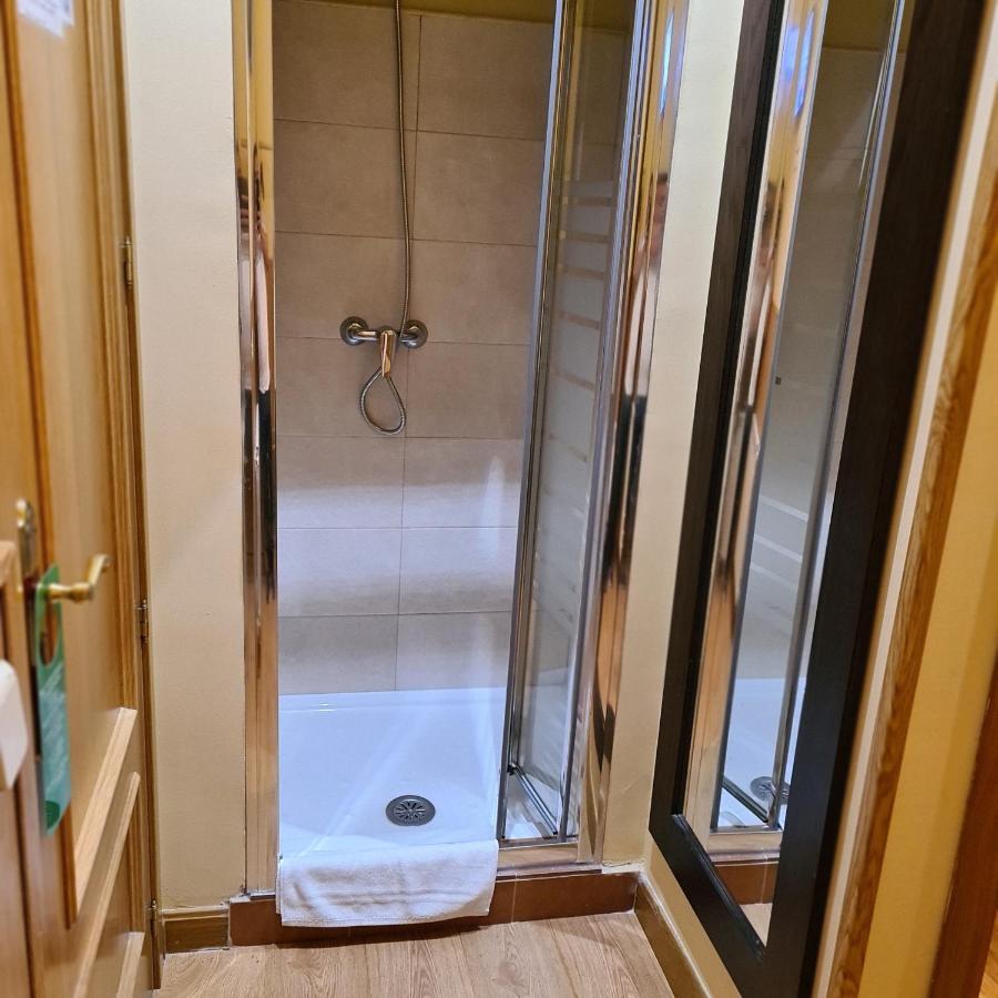 Hostal Oporto Madrid Extérieur photo