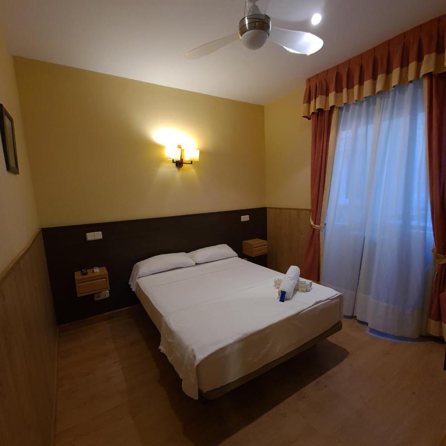 Hostal Oporto Madrid Extérieur photo