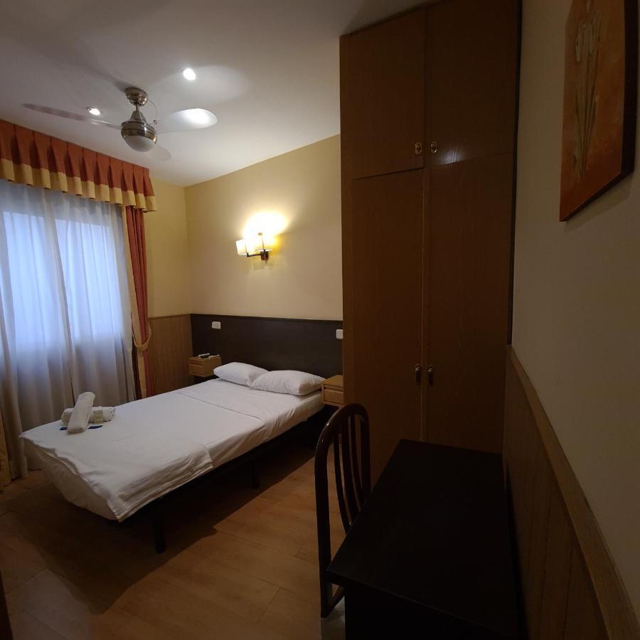 Hostal Oporto Madrid Extérieur photo