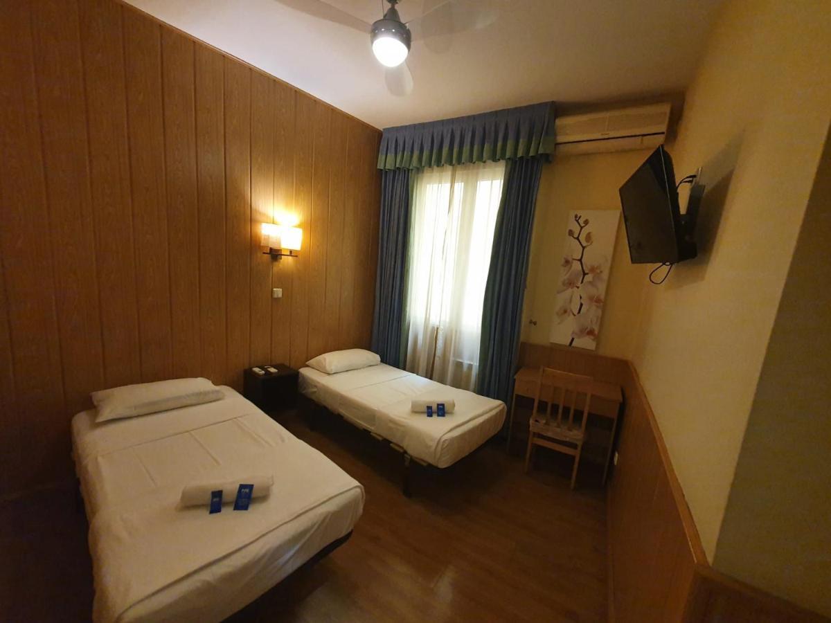 Hostal Oporto Madrid Extérieur photo
