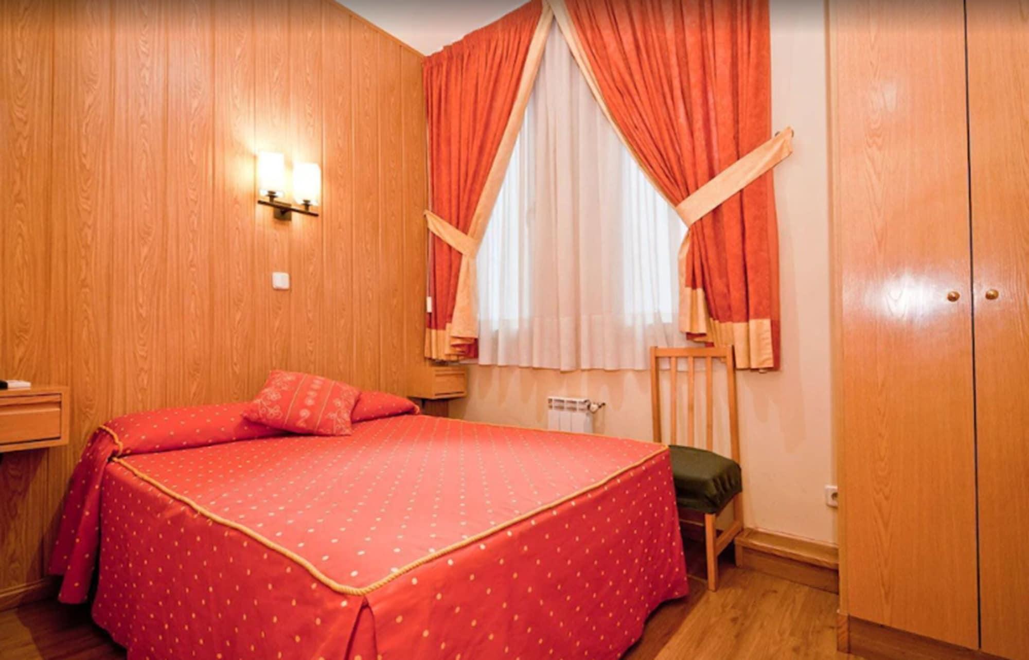 Hostal Oporto Madrid Extérieur photo