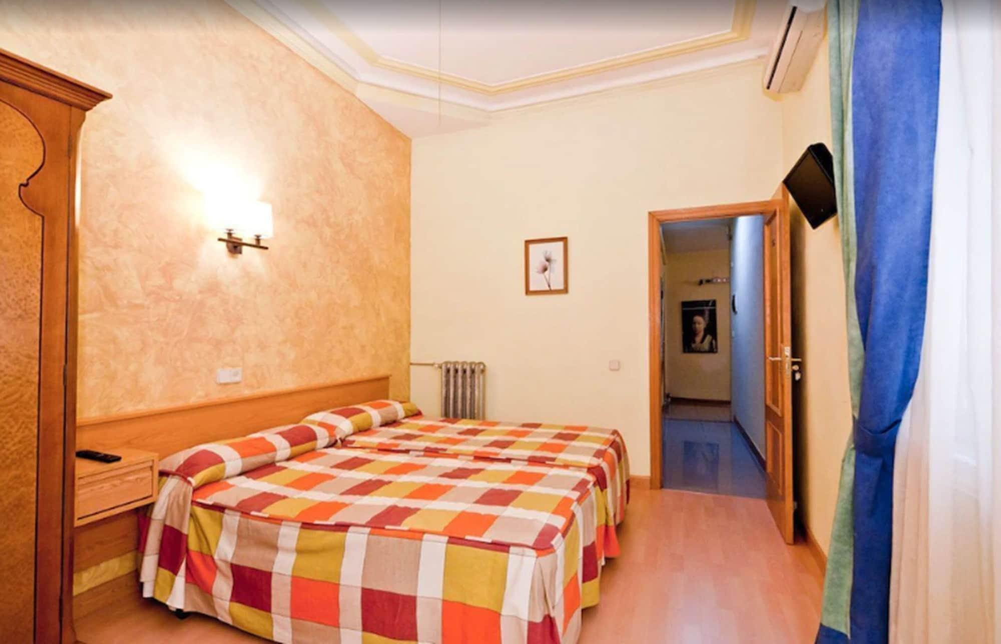 Hostal Oporto Madrid Extérieur photo