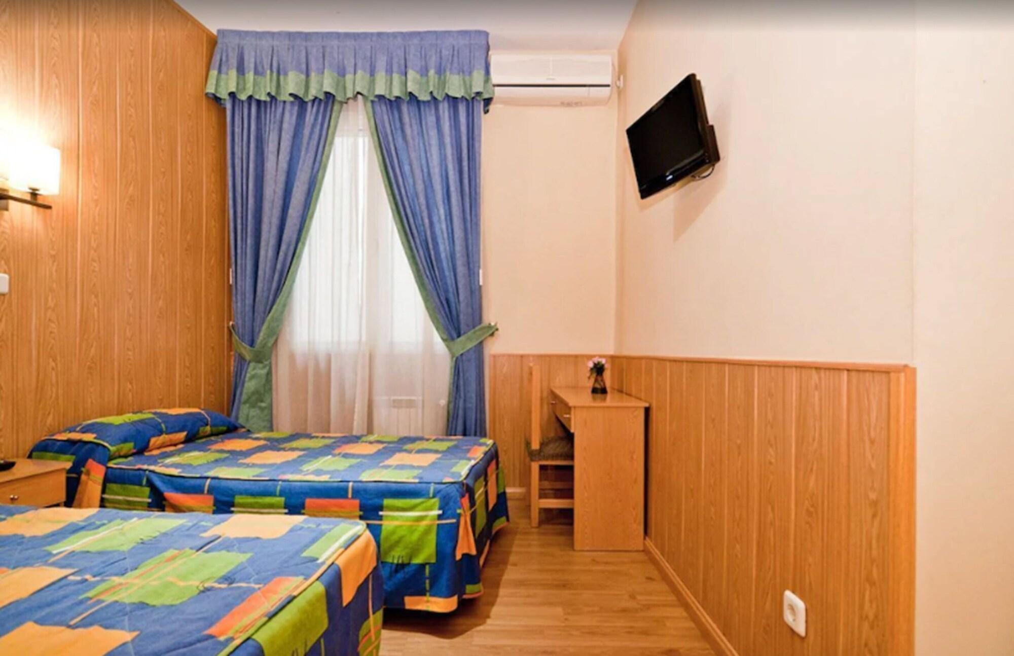 Hostal Oporto Madrid Extérieur photo