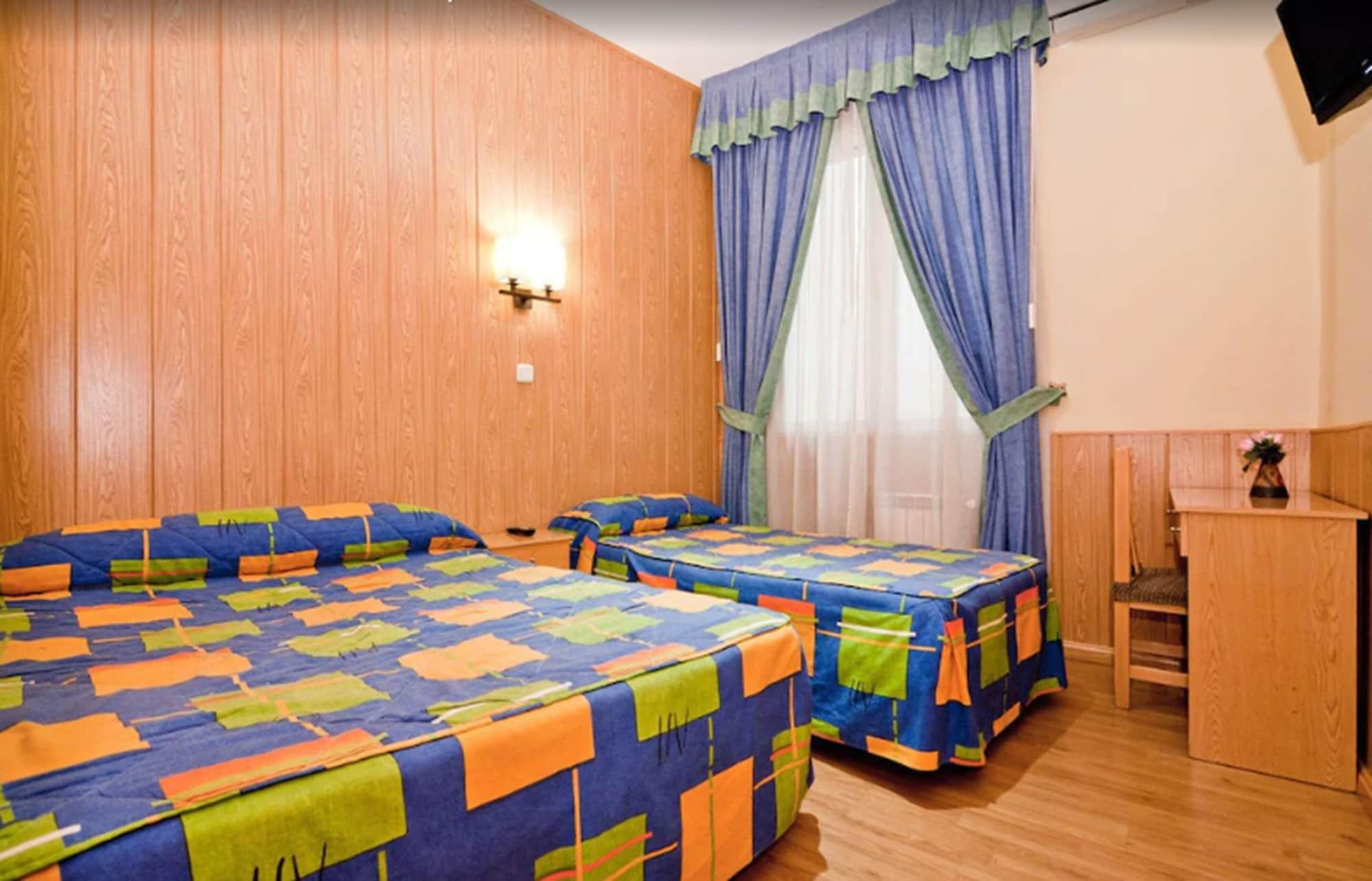 Hostal Oporto Madrid Extérieur photo