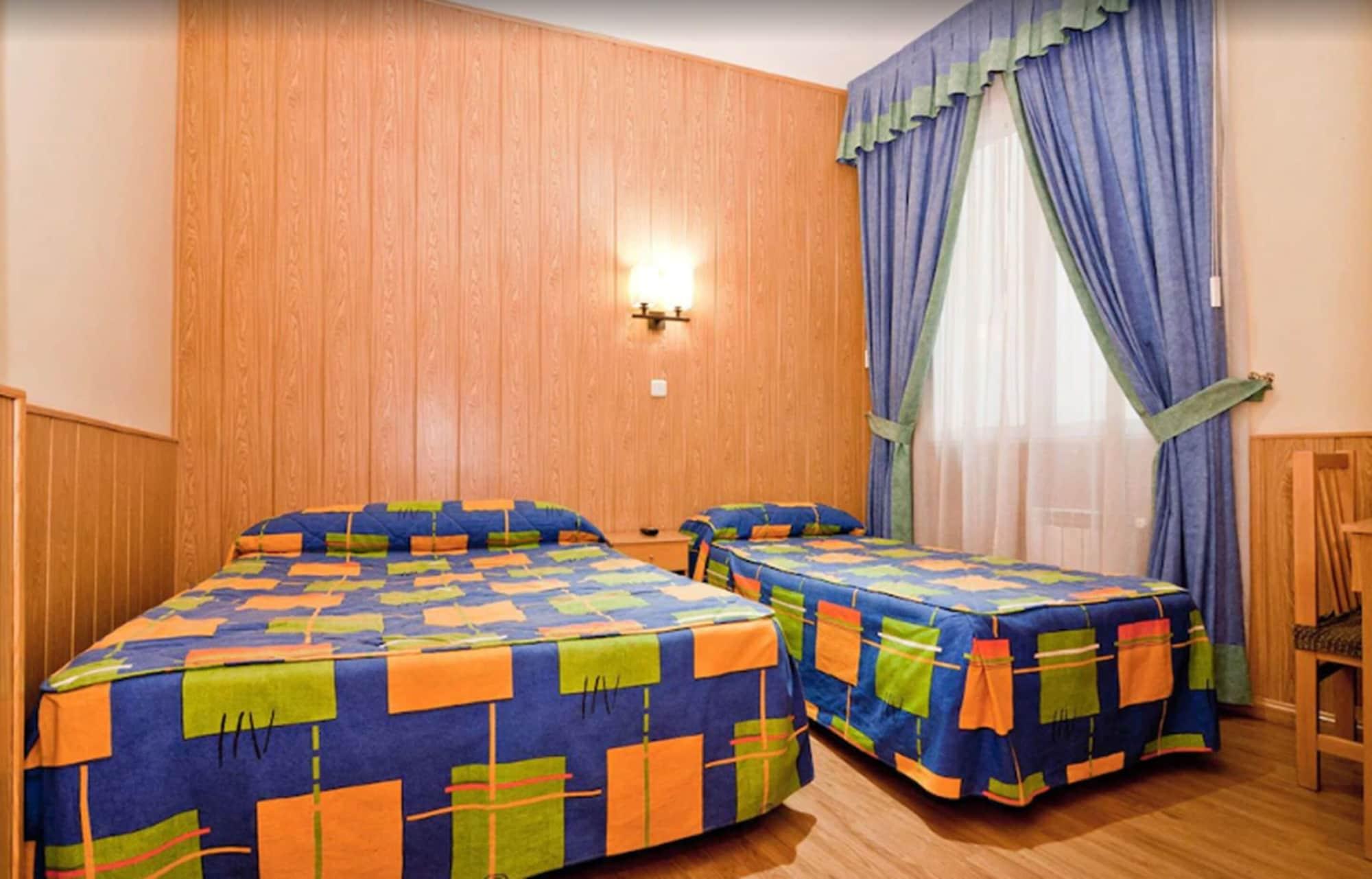 Hostal Oporto Madrid Extérieur photo