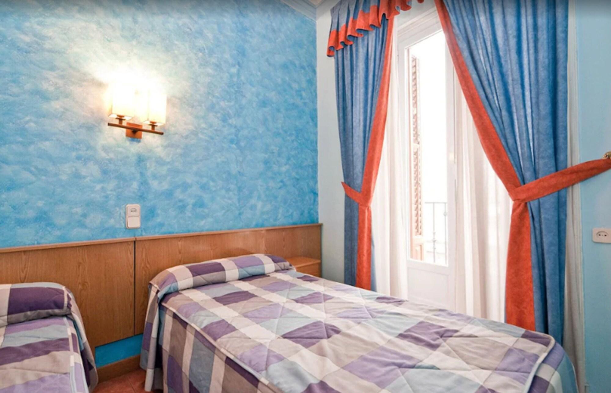 Hostal Oporto Madrid Extérieur photo