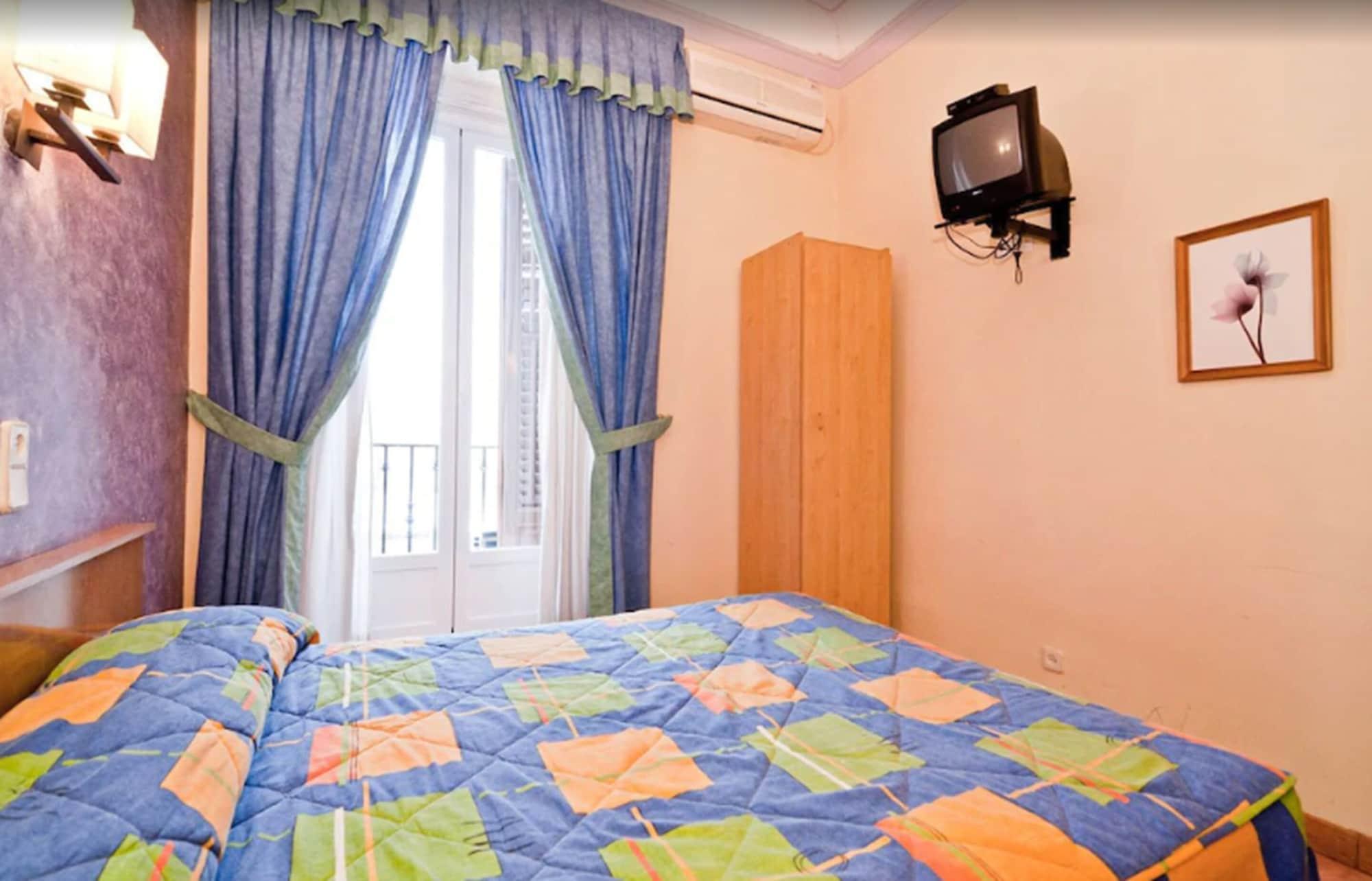 Hostal Oporto Madrid Extérieur photo