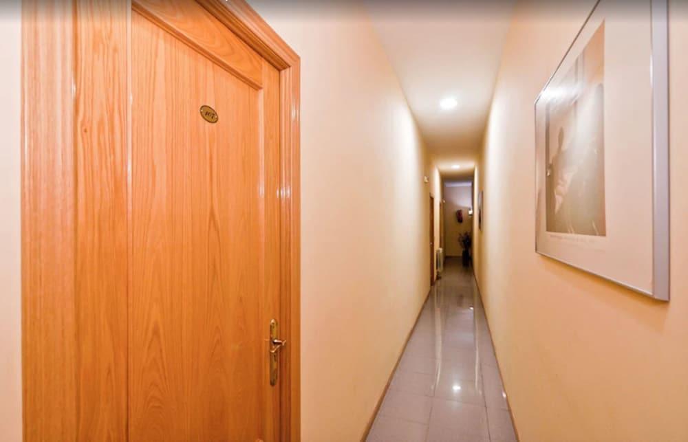 Hostal Oporto Madrid Extérieur photo