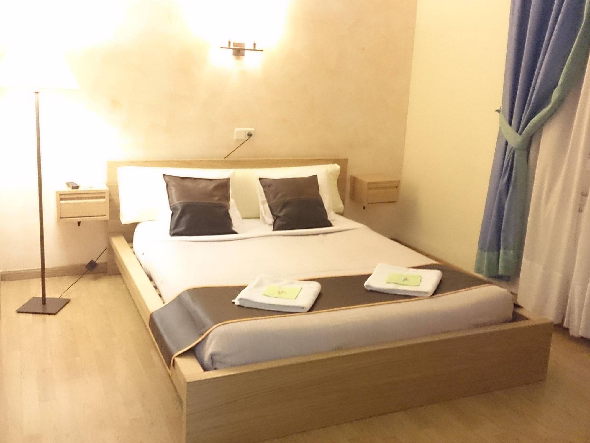 Hostal Oporto Madrid Extérieur photo